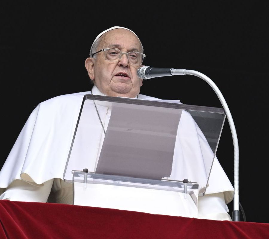 Papa, Santa Sede “La notte è trascorsa bene, sta riposando”