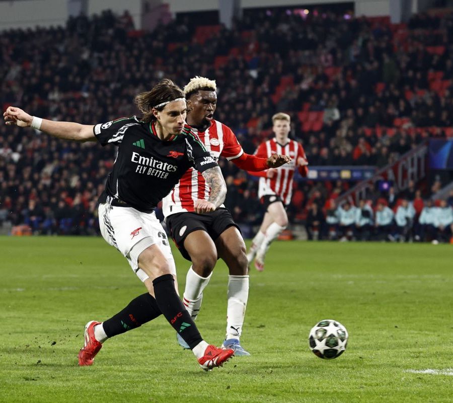 L’Arsenal ne fa sette in casa Psv, in gol anche Calafiori