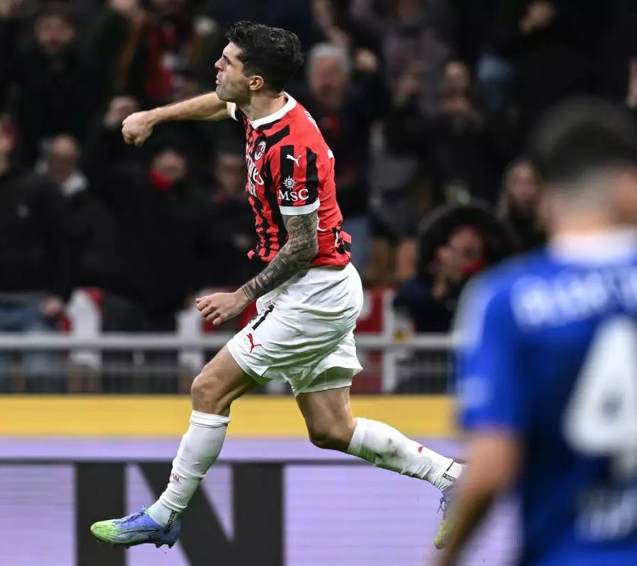 Milan vince ancora in rimonta, Como piegato 2-1