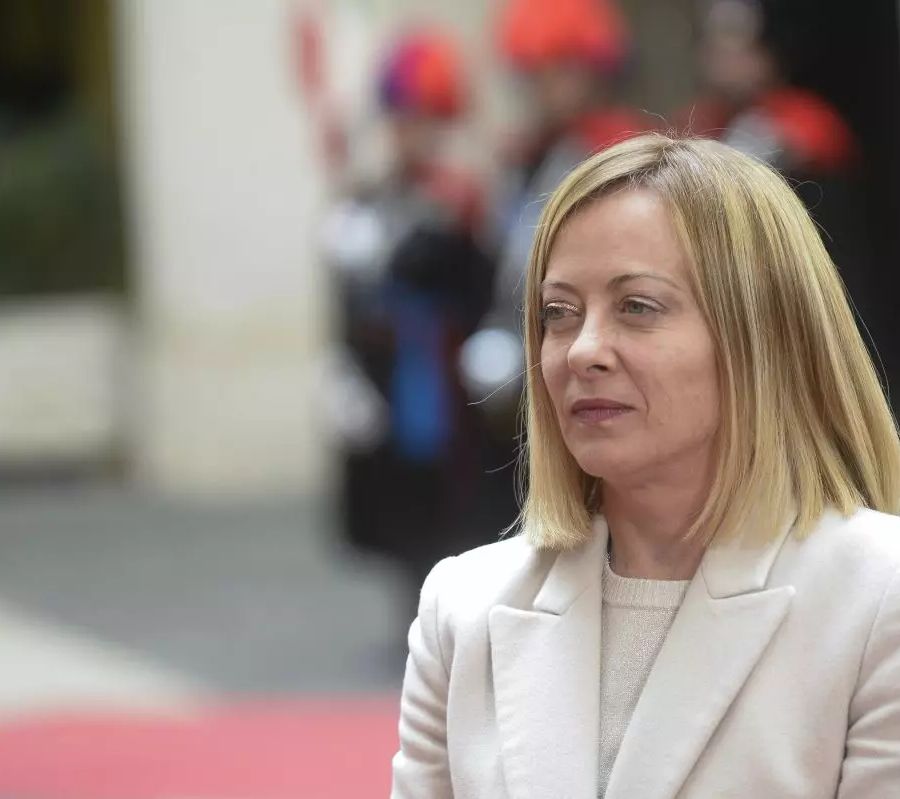 Ucraina, Meloni al vertice di Parigi “Lavorare con gli Usa per la pace”