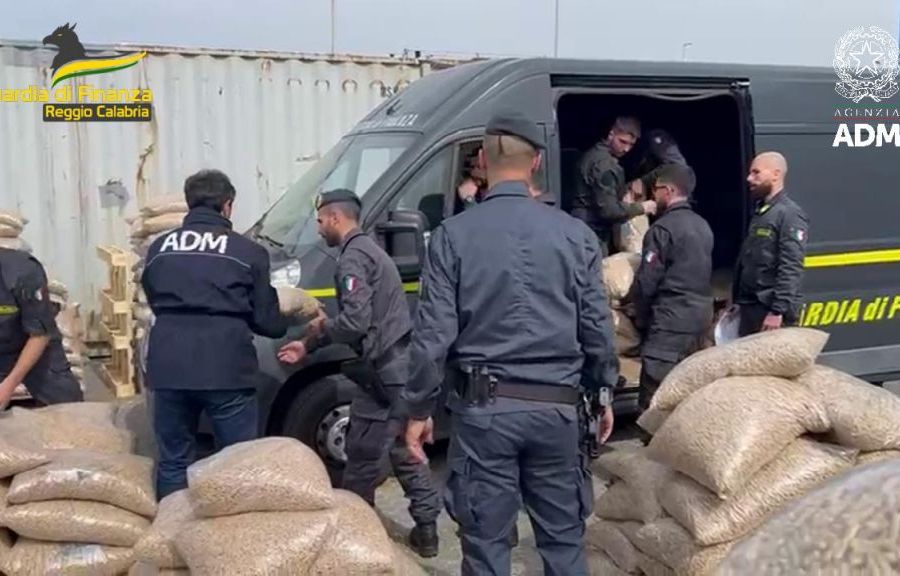 Sequestrata una tonnellata di cocaina nel reggino