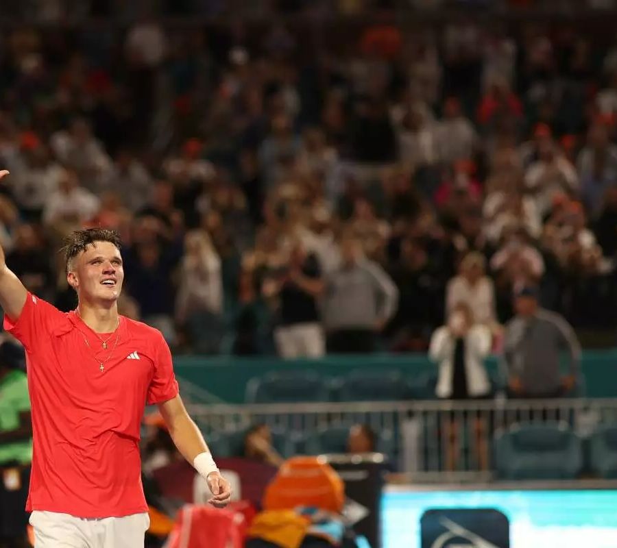 Dopo la pioggia lo tsunami, Mensik piega Djokovic e trionfa a Miami
