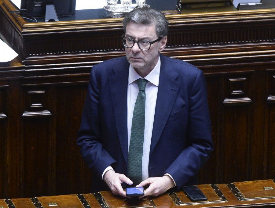 Giorgetti “Approvato documento finanza pubblica diverso dal passato”