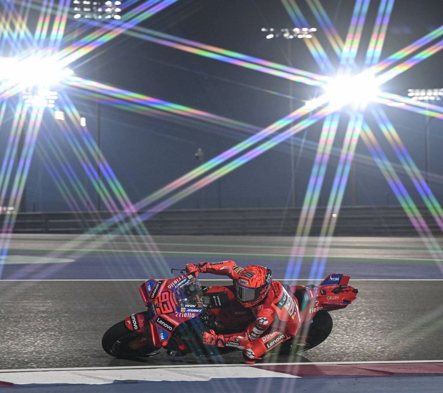 Marc Marquez in pole in Qatar davanti ad Alex, Bagnaia in 4^ fila