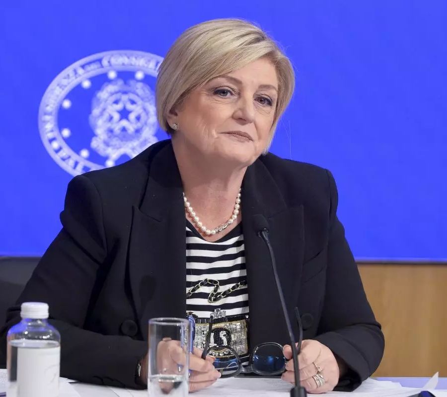 Lavoro, firmati i decreti attuativi per i Bonus Giovani e Donne