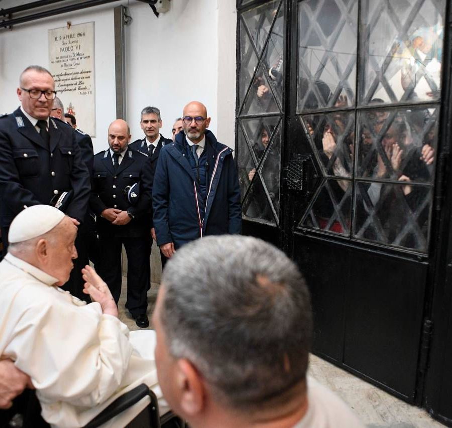 Il Papa ai detenuti “Non posso fare lavanda dei piedi ma vi sono vicino”
