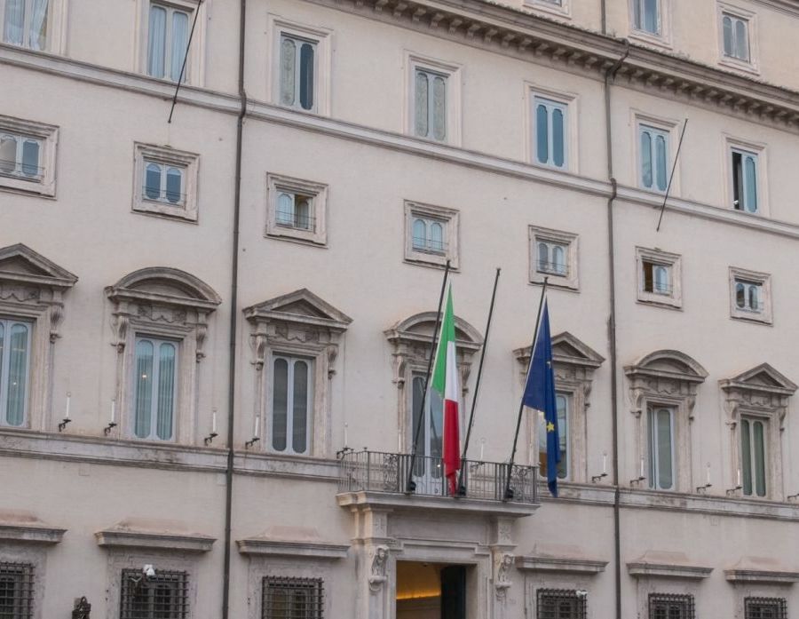Cdm proclama 5 giorni di lutto nazionale per la morte del Papa