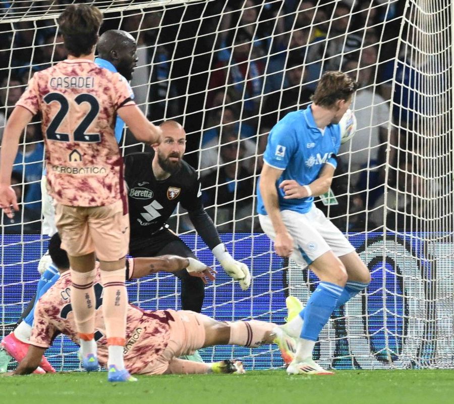 McTominay affonda il Torino, il Napoli è da solo in vetta