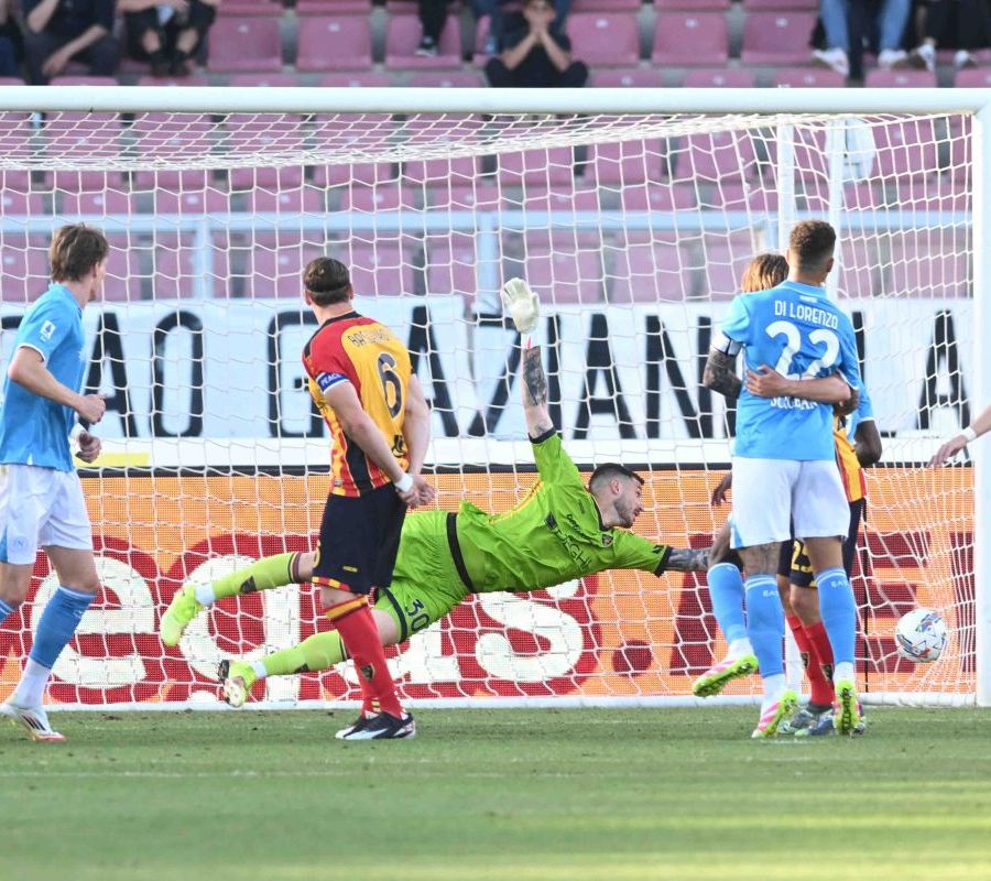 Raspadori affonda il Lecce, il Napoli si avvicina allo scudetto