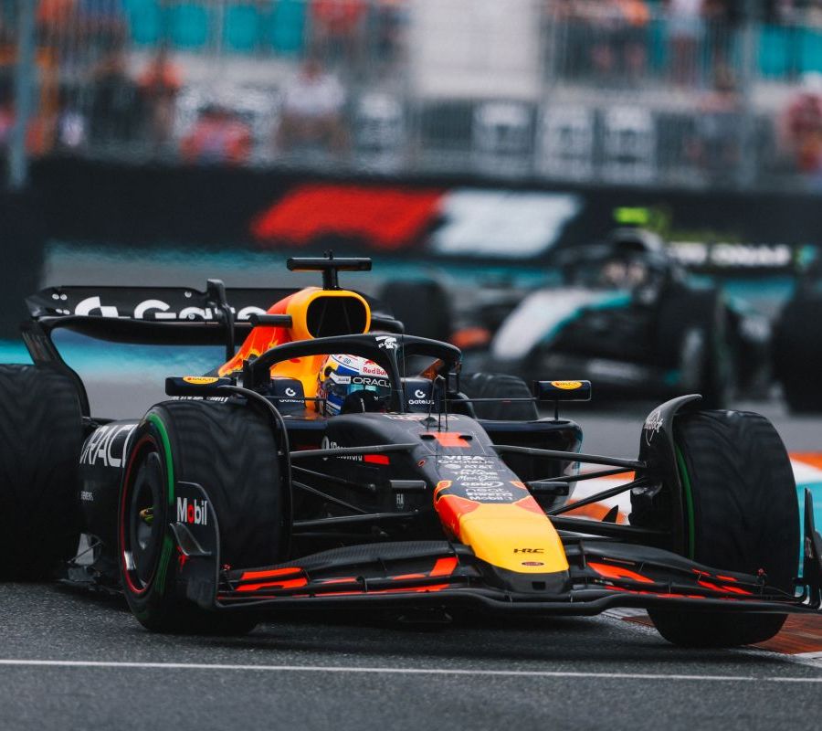 Verstappen conquista la pole a Miami, Antonelli in seconda fila