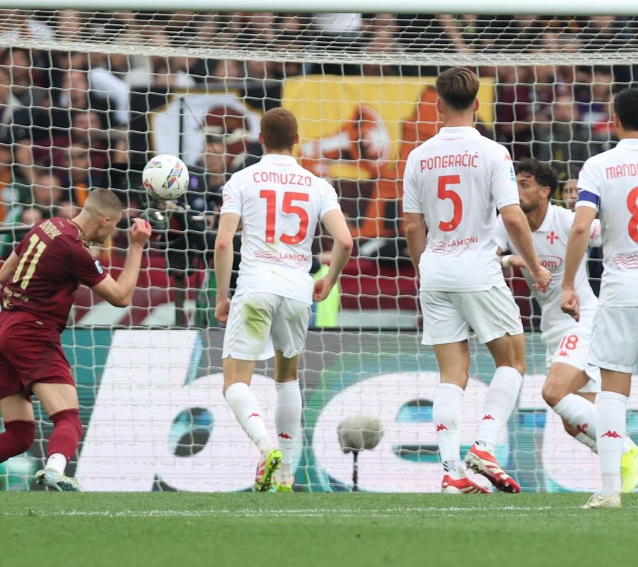 La Roma non molla il sogno Champions, battuta la Fiorentina