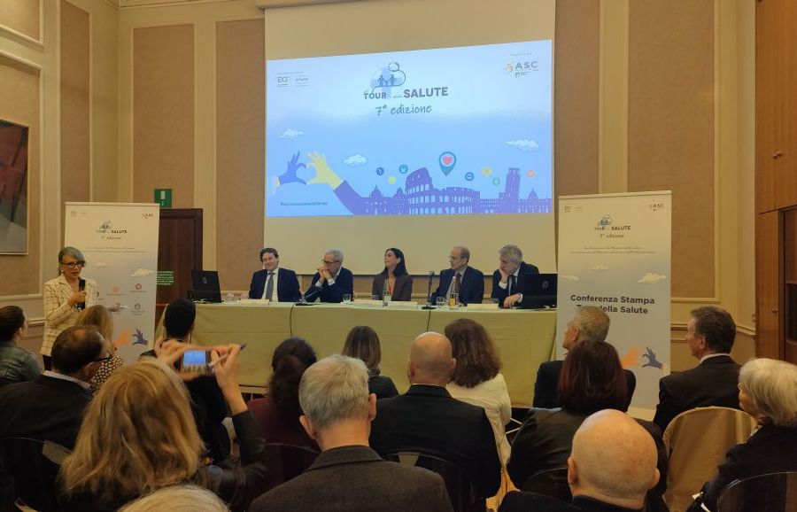 Screening gratuiti in 15 città, riparte il Tour della Salute
