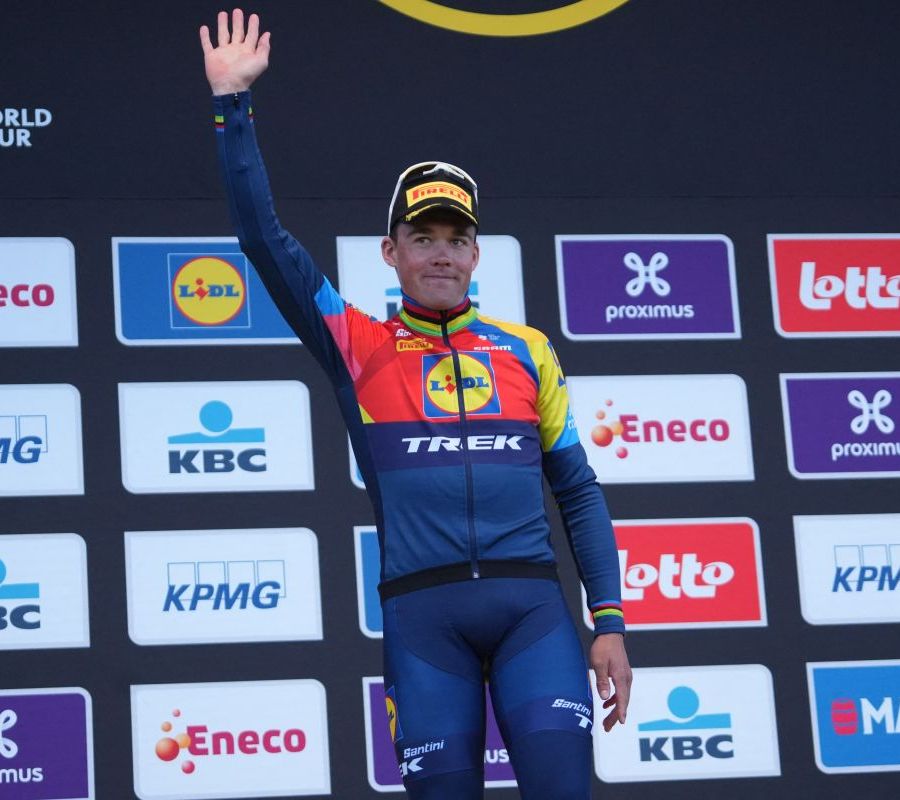 Groves vince in volata 6^ tappa del Giro, Pedersen resta in rosa