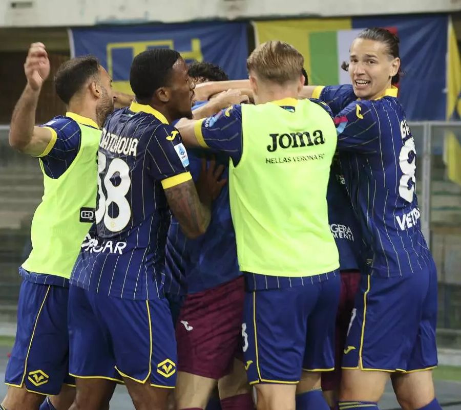 Lazovic risponde a Caqueret, tra Verona e Como finisce 1-1
