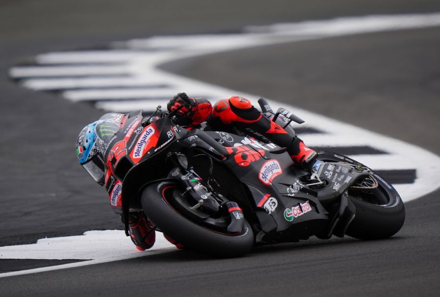 Bezzecchi trionfa nella MotoGp in Gran Bretagna, out Quartararo-Bagnaia