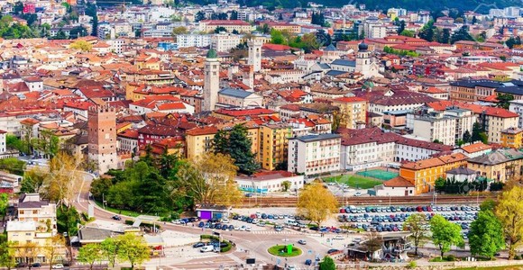 Oltre 146 mila euro per famiglia e lavoro. Le Province autonome di Trento e Bolzano riceveranno nuovi fondi nel 2025 Oltre 146 mila euro per famiglia e lavoro. Le Province autonome di Trento e Bolzano riceveranno nuovi fondi nel 2025