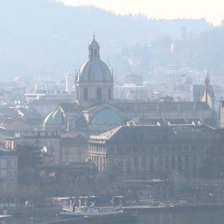 Smog in Lombardia, scattano le restrizioni a Como dopo il superamento dei limiti di PM10