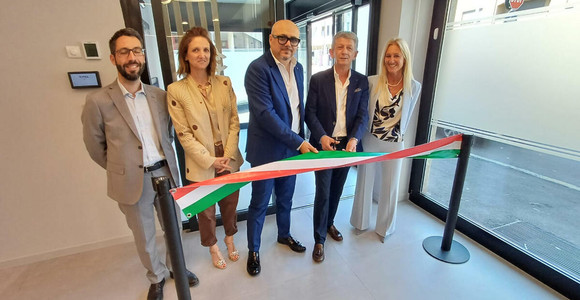 Bcc di Busto Garolfo e Buguggiate, inaugurata la nuova filiale di Parabiago. Il presidente Scazzosi: «Investiamo dove altri chiudono» Bcc di Busto Garolfo e Buguggiate, inaugurata la nuova filiale di Parabiago. Il presidente Scazzosi: «Investiamo dove altri chiudono»