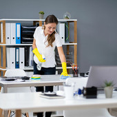 Outsourcing delle Pulizie: Perché le PMI Italiane Stanno Cambiando Approccio