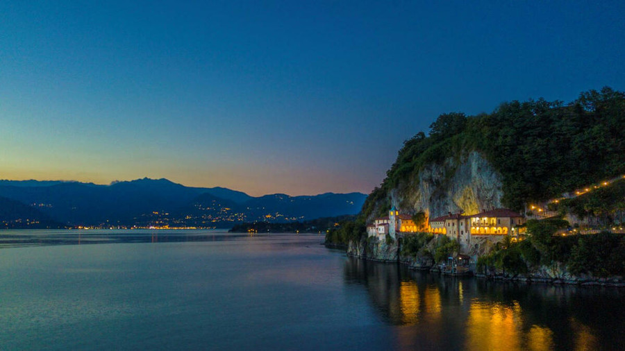 All'Eremo di Santa Caterina del Sasso un viaggio medievale sulle tracce di San Francesco tra laudi antiche e visite guidate All'Eremo di Santa Caterina del Sasso un viaggio medievale sulle tracce di San Francesco tra laudi antiche e visite guidate