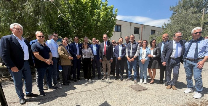 Lercara Friddi, partono i lavori di riqualificazione nell’agglomerato industriale: Tamajo: «Così diamo fiducia alle imprese dell’entroterra» Lercara Friddi, partono i lavori di riqualificazione nell’agglomerato industriale: Tamajo: «Così diamo fiducia alle imprese dell’entroterra»