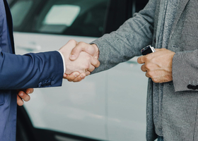 Auto usata, valutazione in tempo reale: nasce la collaborazione tra bee2link e AutoUncle