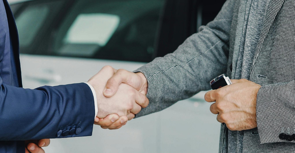 Auto usata, valutazione in tempo reale: nasce la collaborazione tra bee2link e AutoUncle