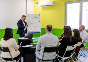 Transizione energetica, nasce il franchising delle rinnovabili: "Così formiamo nuovi imprenditori locali" Transizione energetica, nasce il franchising delle rinnovabili: "Così formiamo nuovi imprenditori locali"
