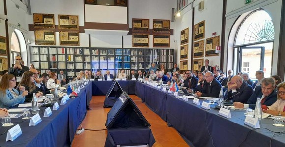Fondi Ue, la Sicilia riprogramma il Fesr: 192 milioni in più per l'edilizia popolare e sociale Fondi Ue, la Sicilia riprogramma il Fesr: 192 milioni in più per l'edilizia popolare e sociale
