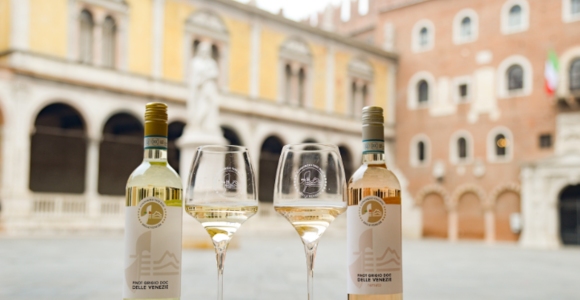 Il Pinot Grigio delle Venezie entra nel Giro d'Italia: sarà l'Official Wine della corsa rosa Il Pinot Grigio delle Venezie entra nel Giro d'Italia: sarà l'Official Wine della corsa rosa