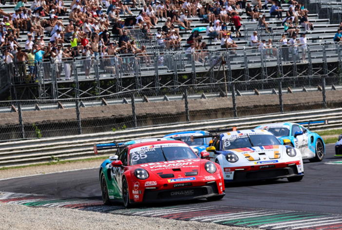 Porsche Carrera Cup Italia, a Vallelunga la resa dei conti: Bristot leader, ma Delli Guanti accorcia le distanze Porsche Carrera Cup Italia, a Vallelunga la resa dei conti: Bristot leader, ma Delli Guanti accorcia le distanze