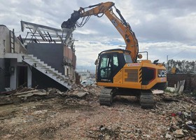 Messina, demolita l’ultima baracca di via Ennio Quinto: al posto del degrado un nuovo asse viario. Schifani: “Lavoro di squadra per cambiare la città”