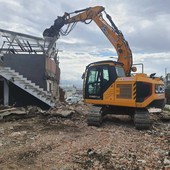 Messina, demolita l’ultima baracca di via Ennio Quinto: al posto del degrado un nuovo asse viario. Schifani: “Lavoro di squadra per cambiare la città”