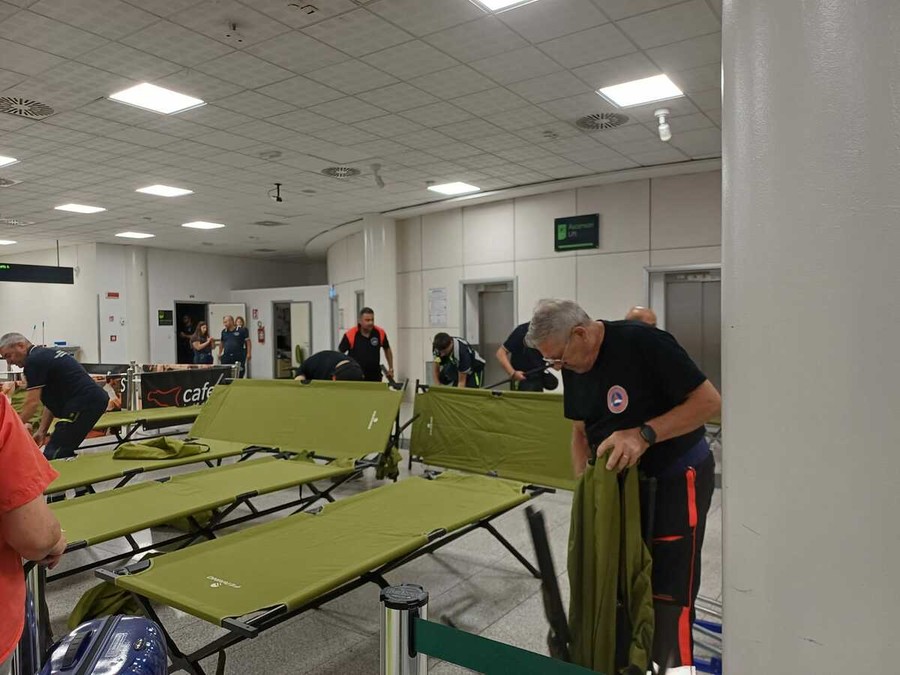Etna, l’emergenza voli è finita: Schifani elogia la macchina dei soccorsi. 40mila passeggeri gestiti in tre giorni Etna, l’emergenza voli è finita: Schifani elogia la macchina dei soccorsi. 40mila passeggeri gestiti in tre giorni