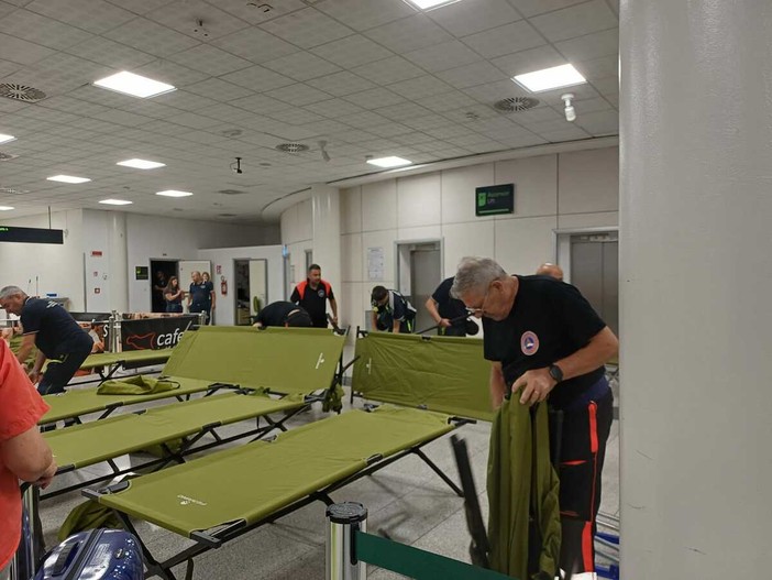 Etna, l’emergenza voli è finita: Schifani elogia la macchina dei soccorsi. 40mila passeggeri gestiti in tre giorni Etna, l’emergenza voli è finita: Schifani elogia la macchina dei soccorsi. 40mila passeggeri gestiti in tre giorni