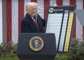 Storica sentenza della Corte Suprema degli Stati Uniti ferma Trump, lui prende tempo con l’imposizione di altri dazi. Storica sentenza della Corte Suprema degli Stati Uniti ferma Trump, lui prende tempo con l’imposizione di altri dazi.