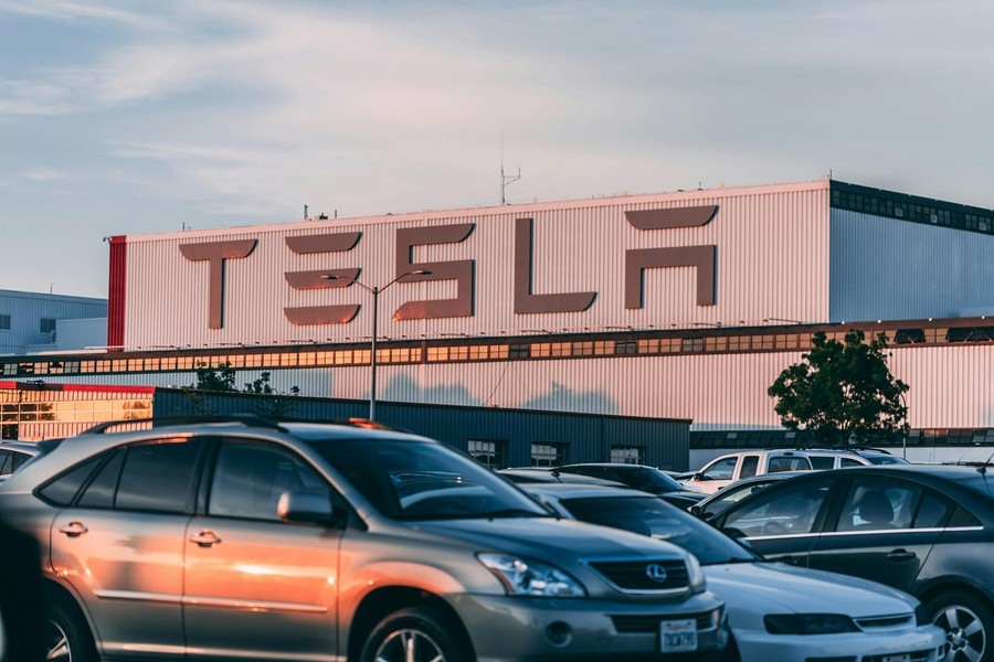 Tesla rallenta in Europa, Italia unica eccezione