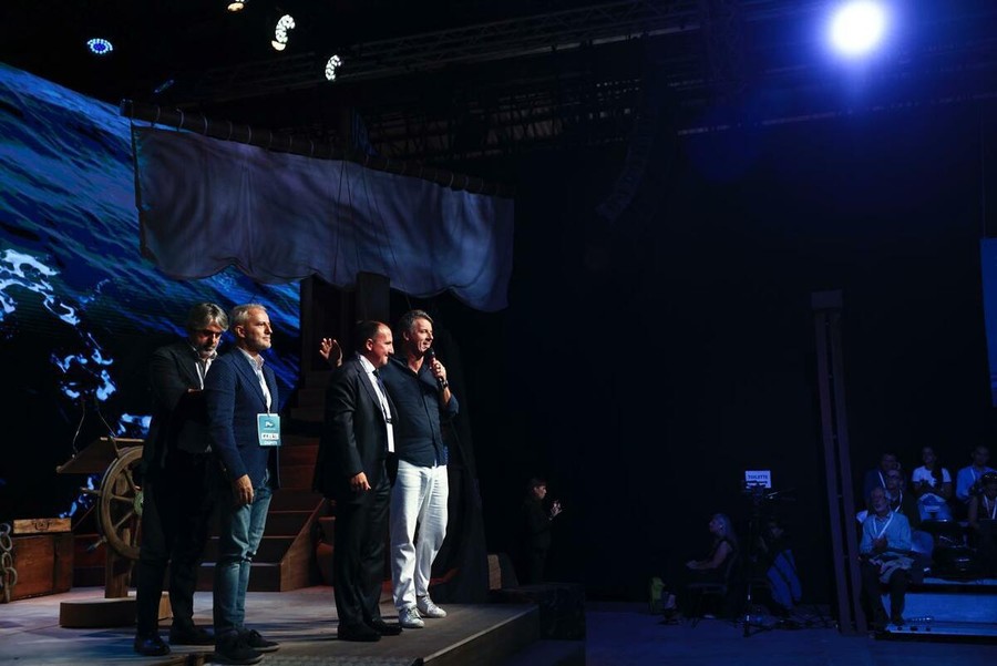 Stop all’anticipo delle tasse: Bonifazi e Del Barba si confrontano alla Leopolda con il nostro Direttore