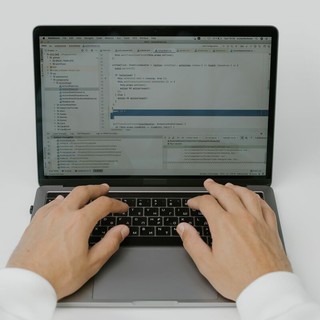 Partite IVA, in arrivo contributi fino a 20 mila euro per software e sicurezza digitale