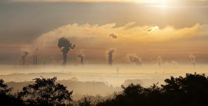 Mercato della CO₂: nuovi equilibri tra emissioni e investimenti