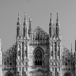 Mercato immobiliare a Milano: prezzi elevati, crescita moderata e nuove strategie per le partite IVA