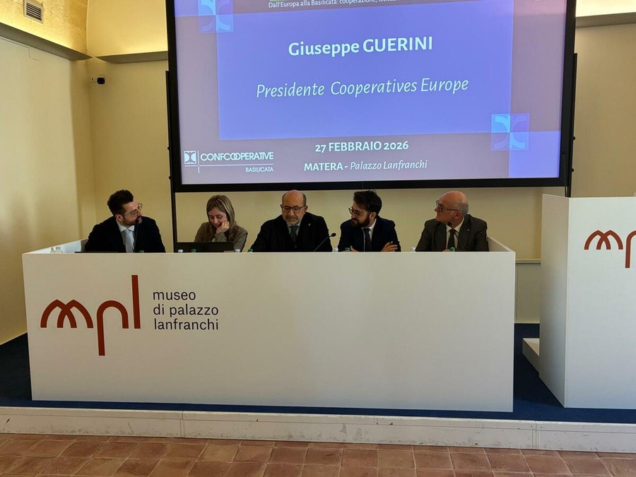 Latronico: "La sanità del futuro guarda ai territori. Welfare rafforzato per le aree interne" Latronico: "La sanità del futuro guarda ai territori. Welfare rafforzato per le aree interne"