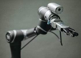 Da Block ad Amazon, l’onda dell’AI ridisegna il lavoro: oltre 120mila posti tagliati nel tech nel 2025