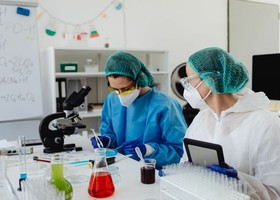 Regione Toscana - Formazione per filiera chimico-farmaceutica, il 90% degli allievi dei corsi ha trovato lavoro