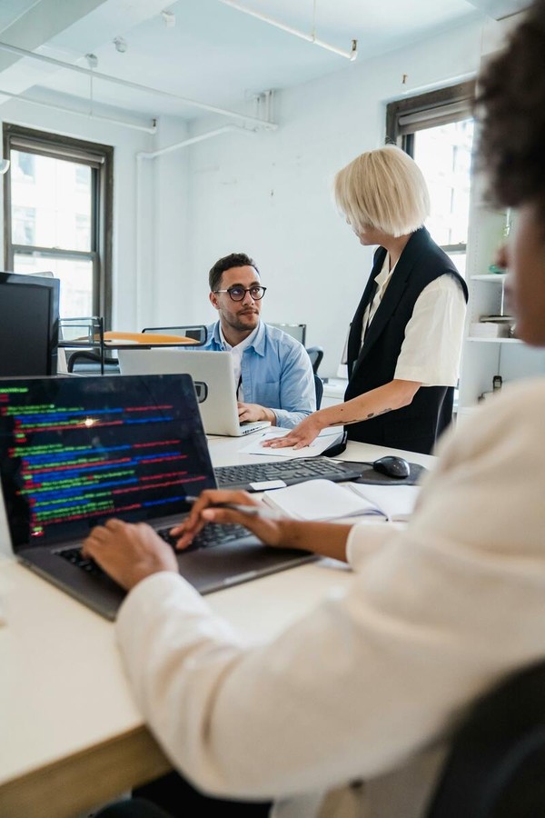 Il futuro delle professioni “medie”: le più esposte