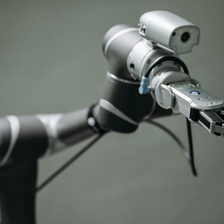 Da Block ad Amazon, l’onda dell’AI ridisegna il lavoro: oltre 120mila posti tagliati nel tech nel 2025