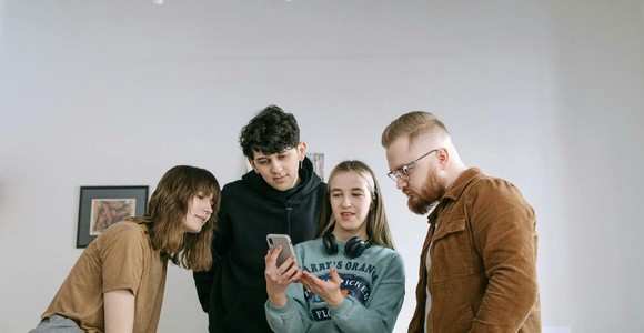 Prestazione e identità nelle nuove generazioni Prestazione e identità nelle nuove generazioni