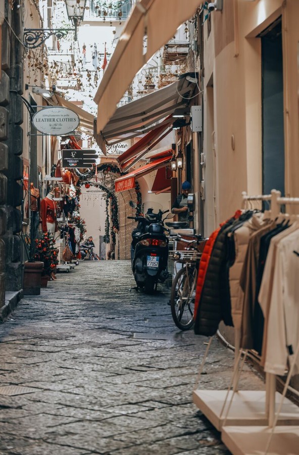 Negozi, 111 mila attività in meno: dove stanno finendo i soldi degli italiani Negozi, 111 mila attività in meno: dove stanno finendo i soldi degli italiani