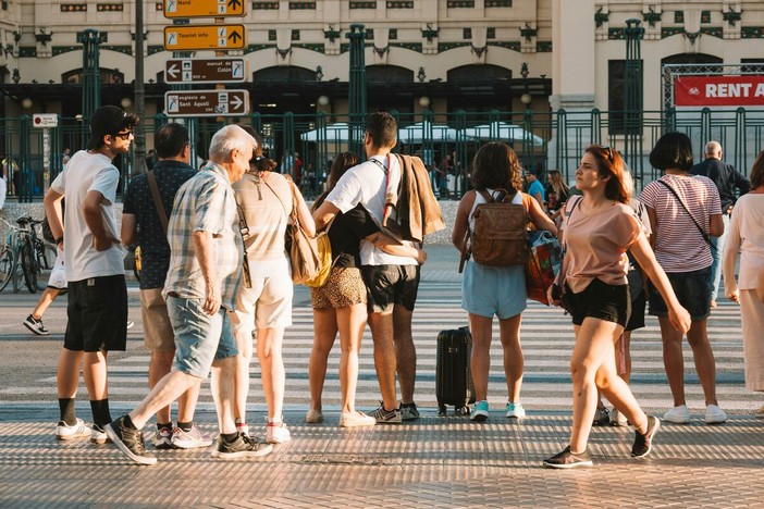 Terziario in ripresa, ma calano gli autonomi: pressione su PMI e partite Iva