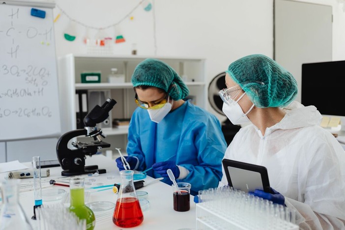 Regione Toscana - Formazione per filiera chimico-farmaceutica, il 90% degli allievi dei corsi ha trovato lavoro Regione Toscana - Formazione per filiera chimico-farmaceutica, il 90% degli allievi dei corsi ha trovato lavoro